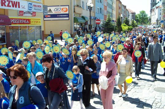 Przejcie korowodem przez miasto